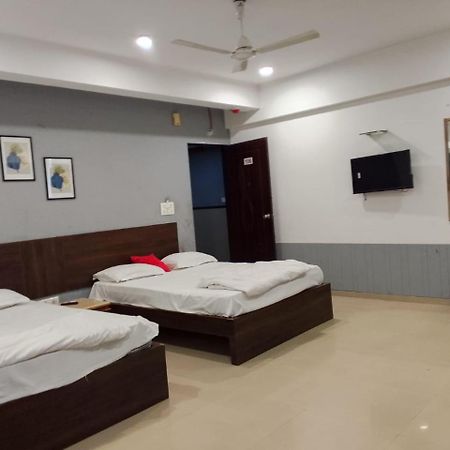 Infinity Rooms & Banquet Surate Exterior foto