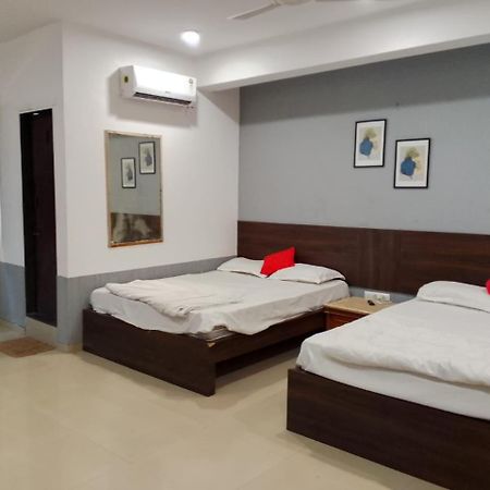 Infinity Rooms & Banquet Surate Exterior foto