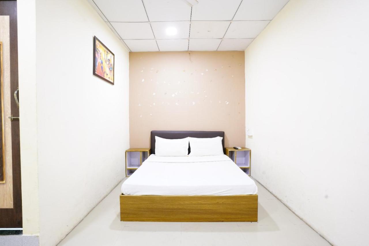 Infinity Rooms & Banquet Surate Exterior foto