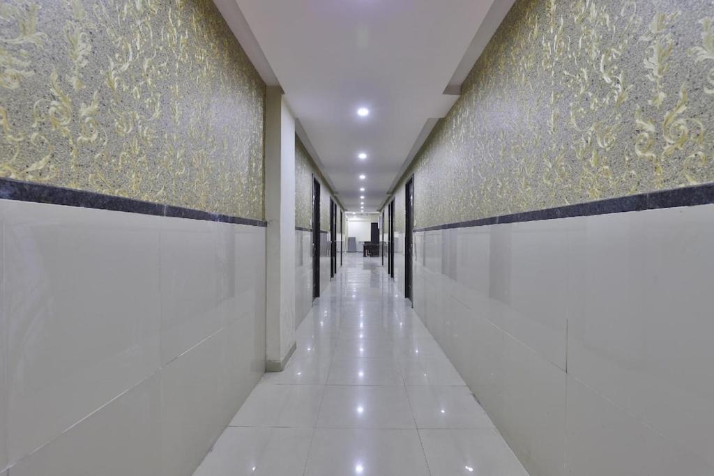 Infinity Rooms & Banquet Surate Exterior foto