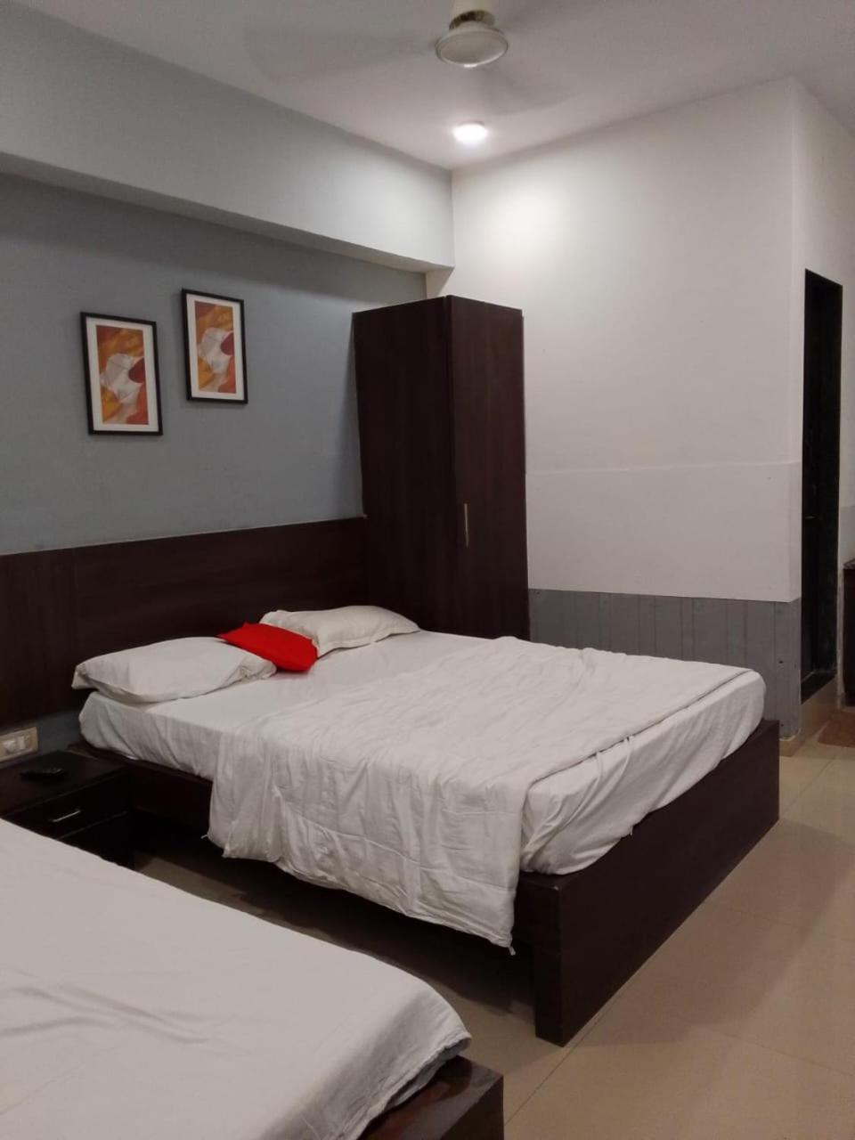 Infinity Rooms & Banquet Surate Exterior foto