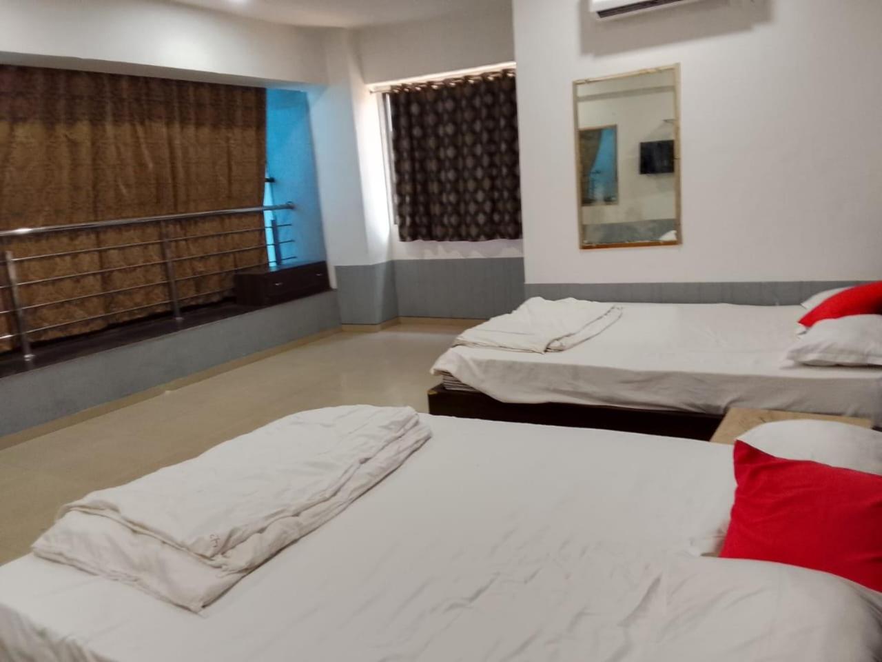 Infinity Rooms & Banquet Surate Exterior foto