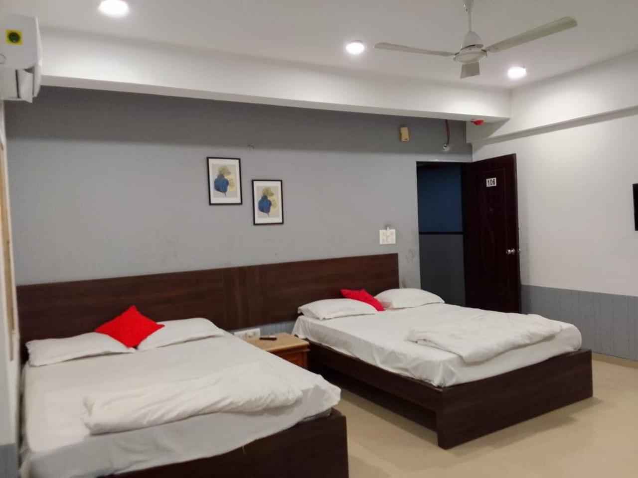Infinity Rooms & Banquet Surate Exterior foto